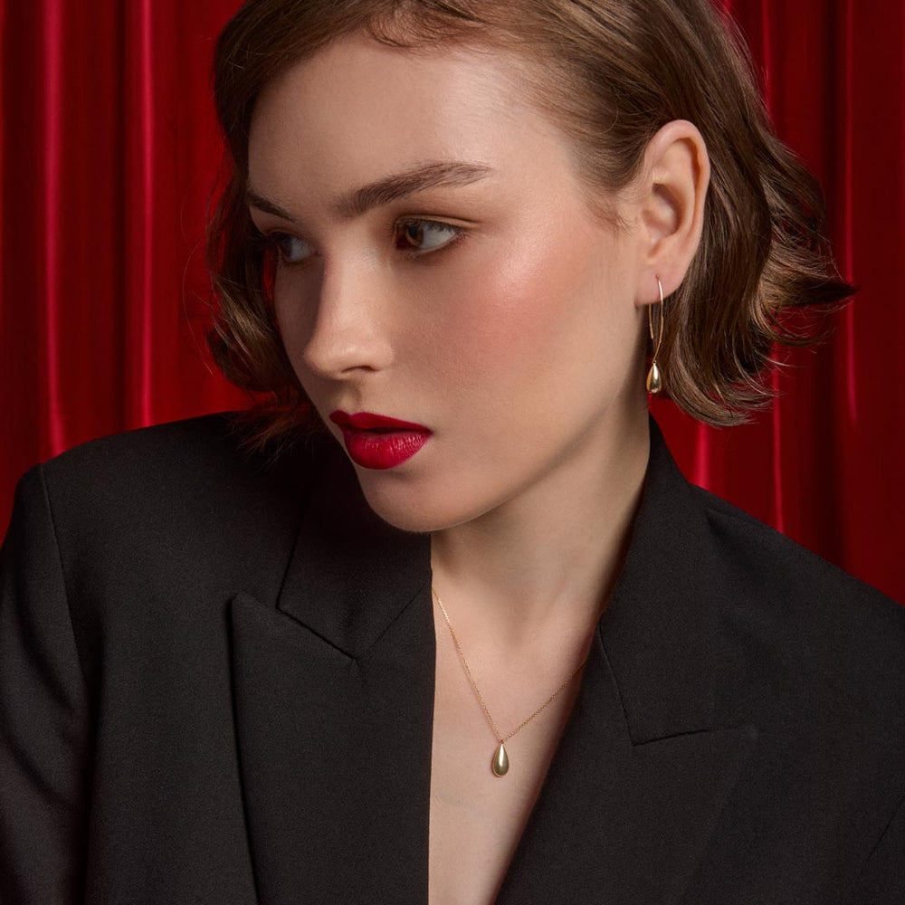 9ct gold teardrop jewellery on model