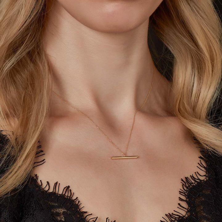 9ct gold t bar necklace on model