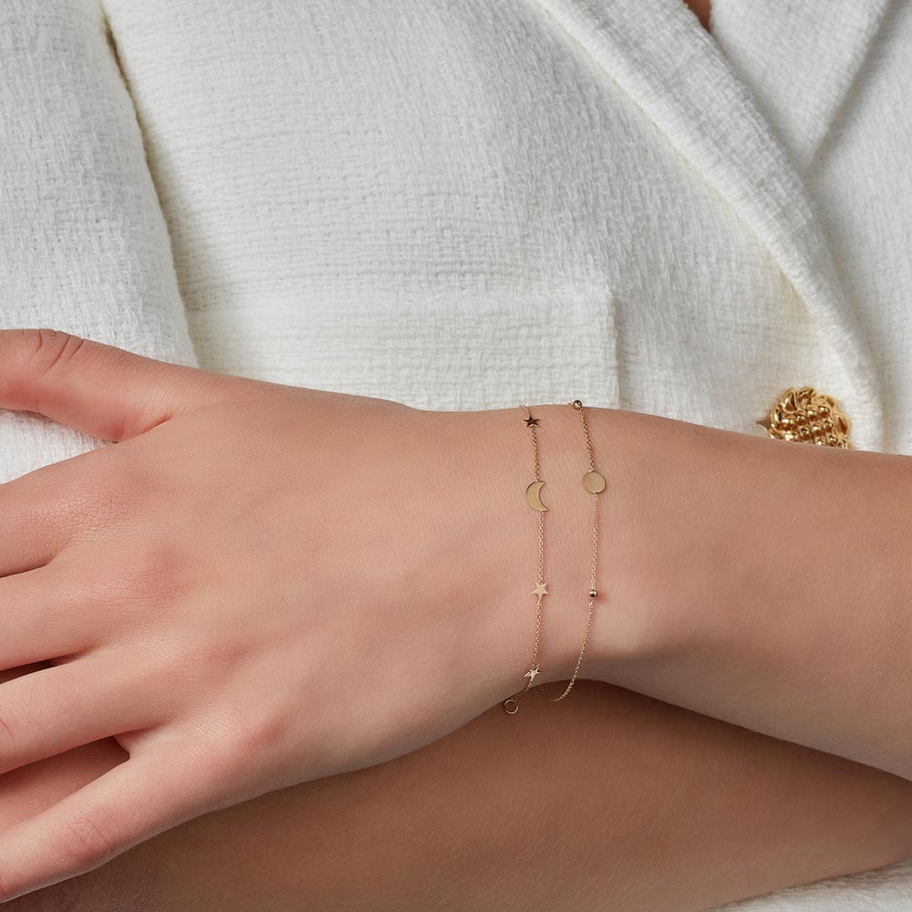 model shot of 9ct gold bracelet by NJO Designs