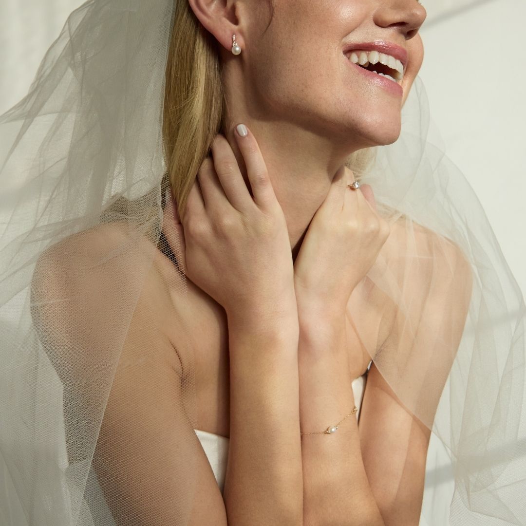 9ct gold pearl bridal jewellery on model