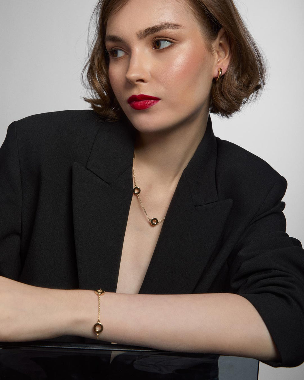 model wearing 9ct gold circle bracelet and necklace set