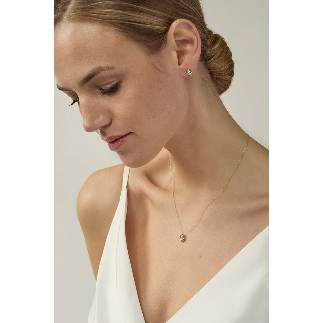 bride wearing 9ct gold diamond teardrop necklace
