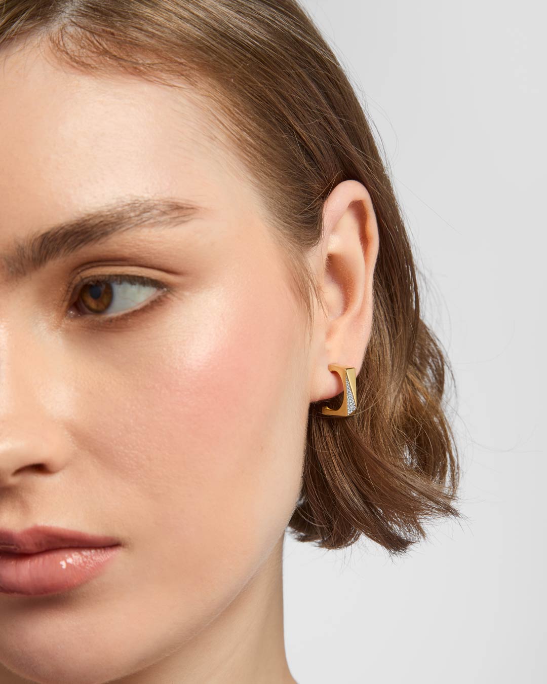 model wearing gold plated square hoop earrings