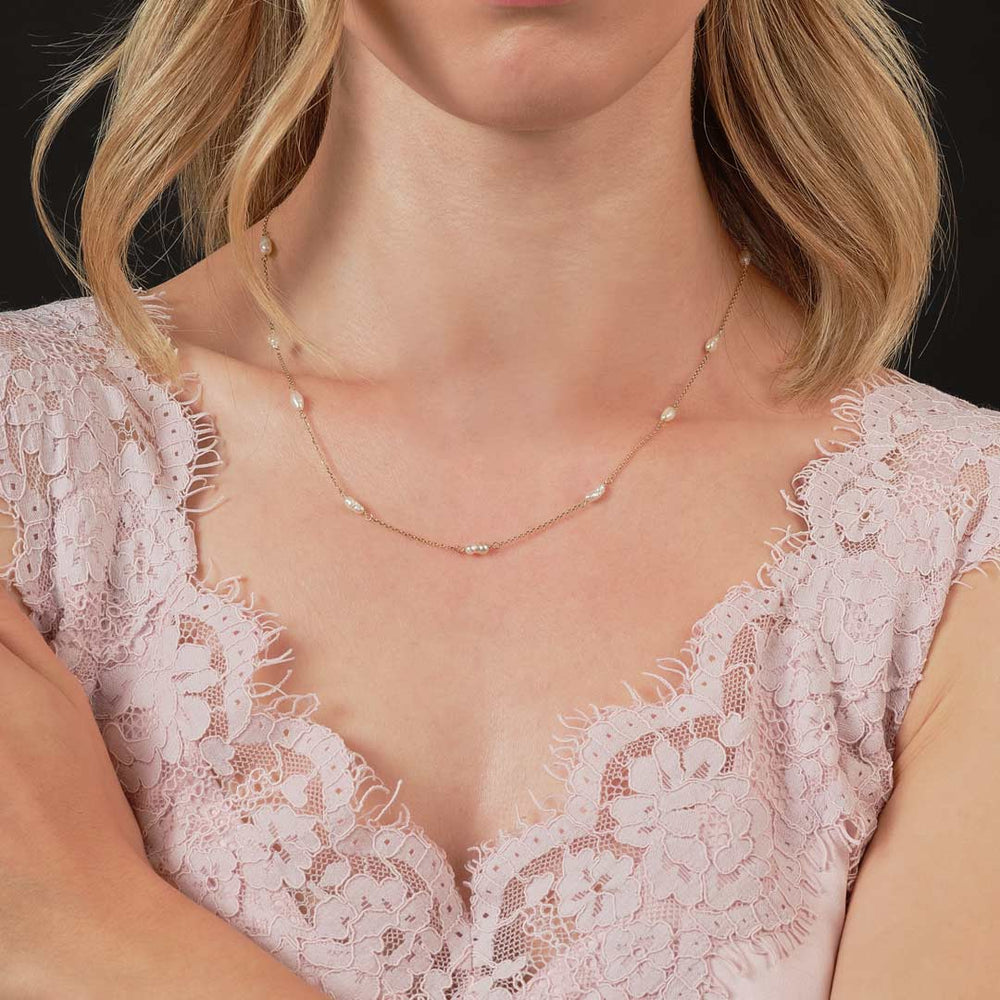 Model wearing 9ct Gold Fresh Water Pearl Necklet