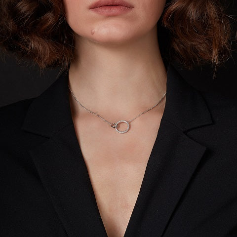model wearing silver interlocking circle necklace